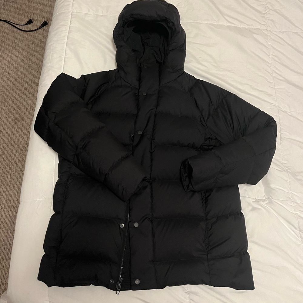 Lululemon men’s Wunder Puff jacket. Black in size Small